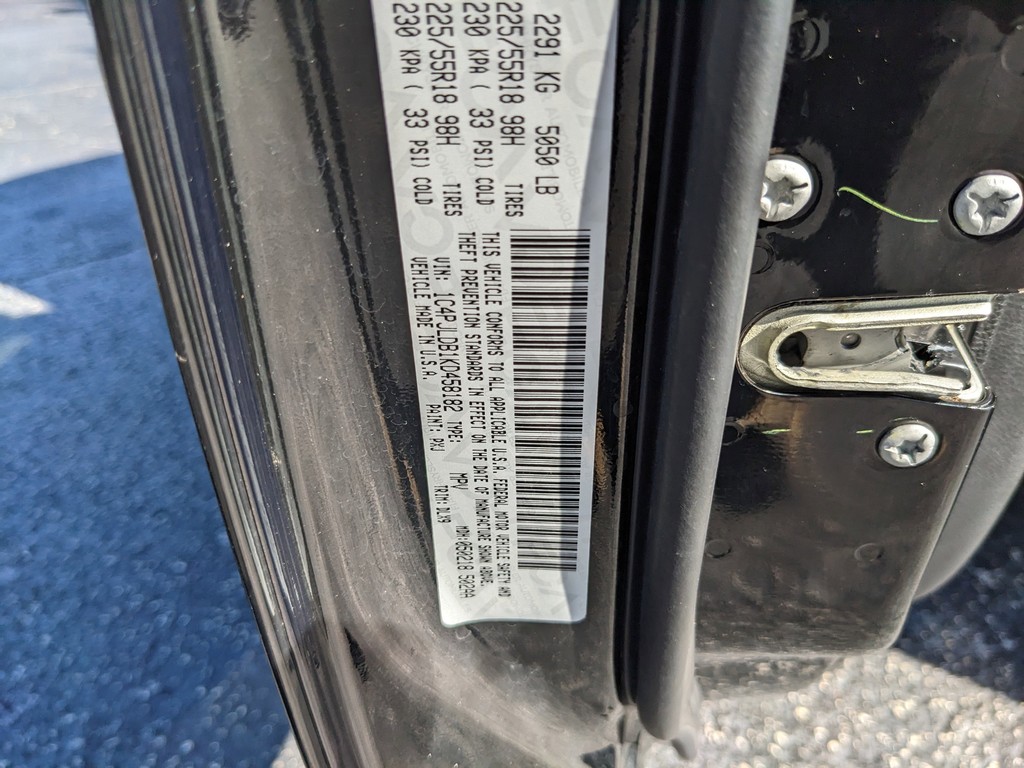 Jeep Cherokee Vehicle Full-screen Gallery Image 35