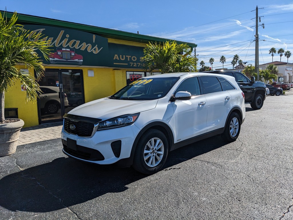 Kia Sorento Vehicle Full-screen Gallery Image 02