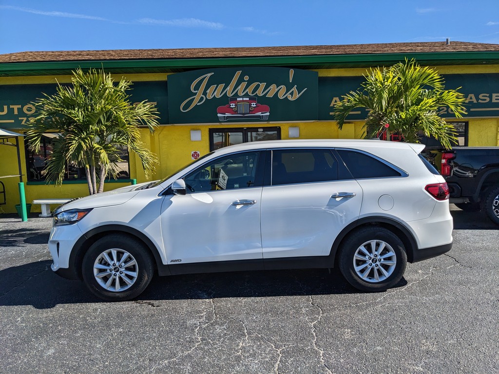 Kia Sorento Vehicle Full-screen Gallery Image 03