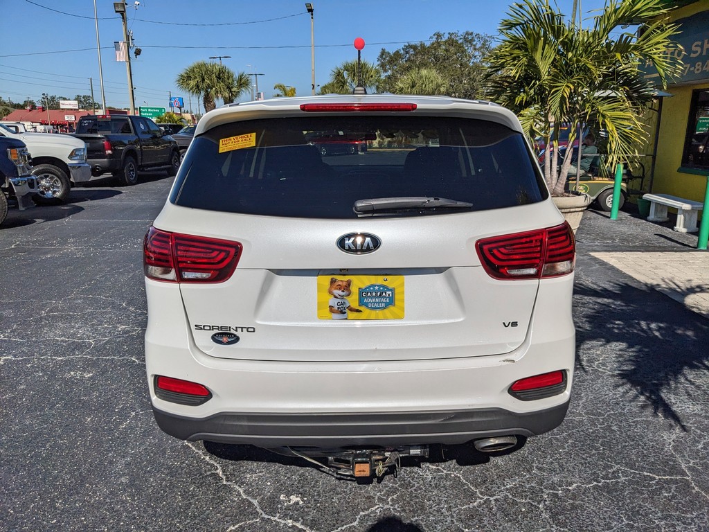 Kia Sorento Vehicle Full-screen Gallery Image 05