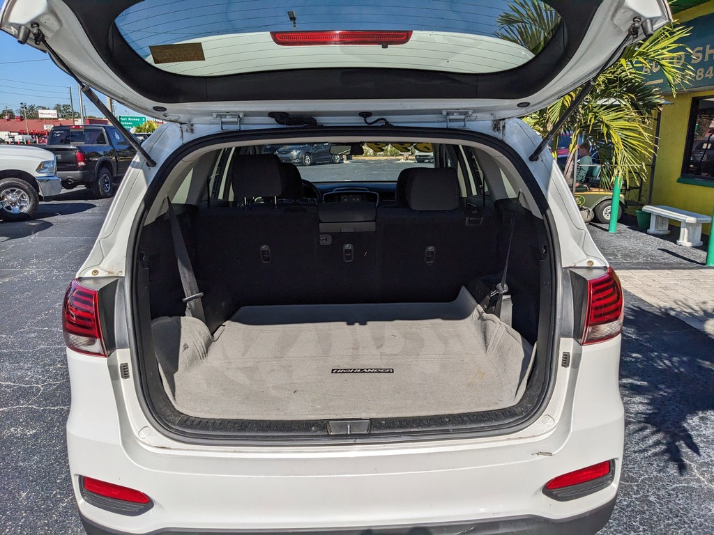 Kia Sorento Vehicle Full-screen Gallery Image 09