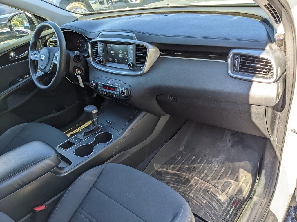 Kia Sorento Vehicle Full-screen Gallery Image 10