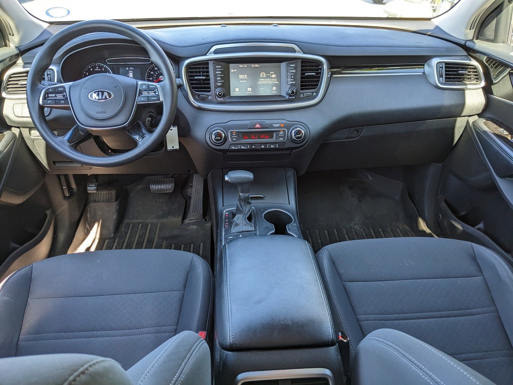 Kia Sorento Vehicle Full-screen Gallery Image 11