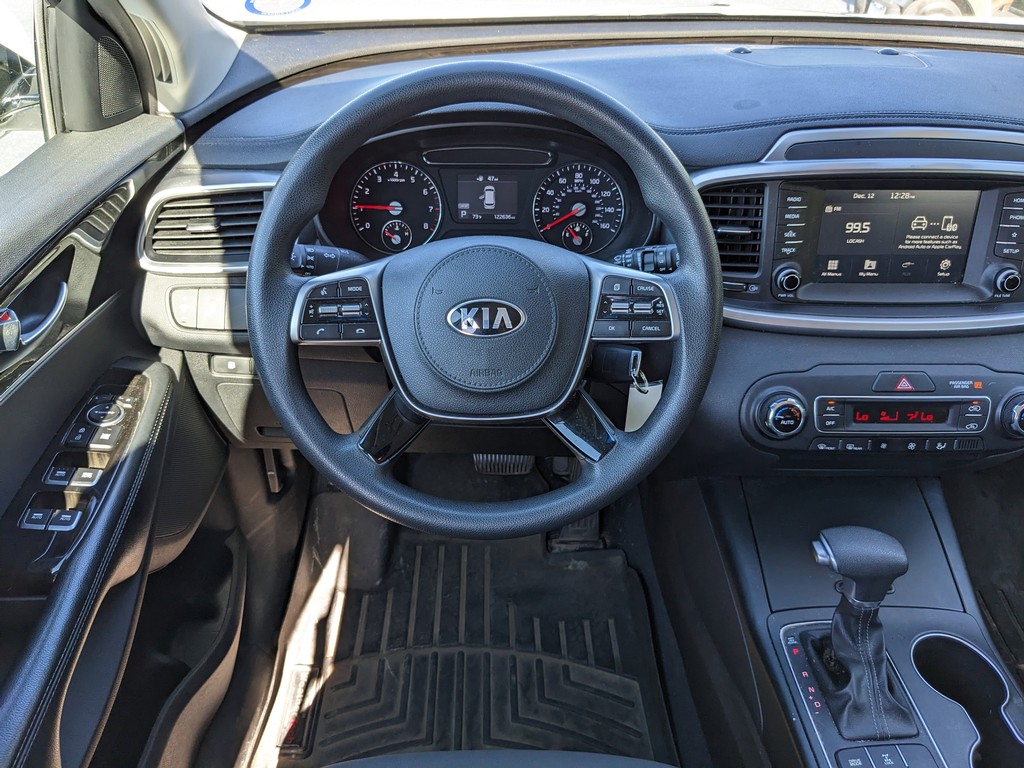 Kia Sorento Vehicle Full-screen Gallery Image 12