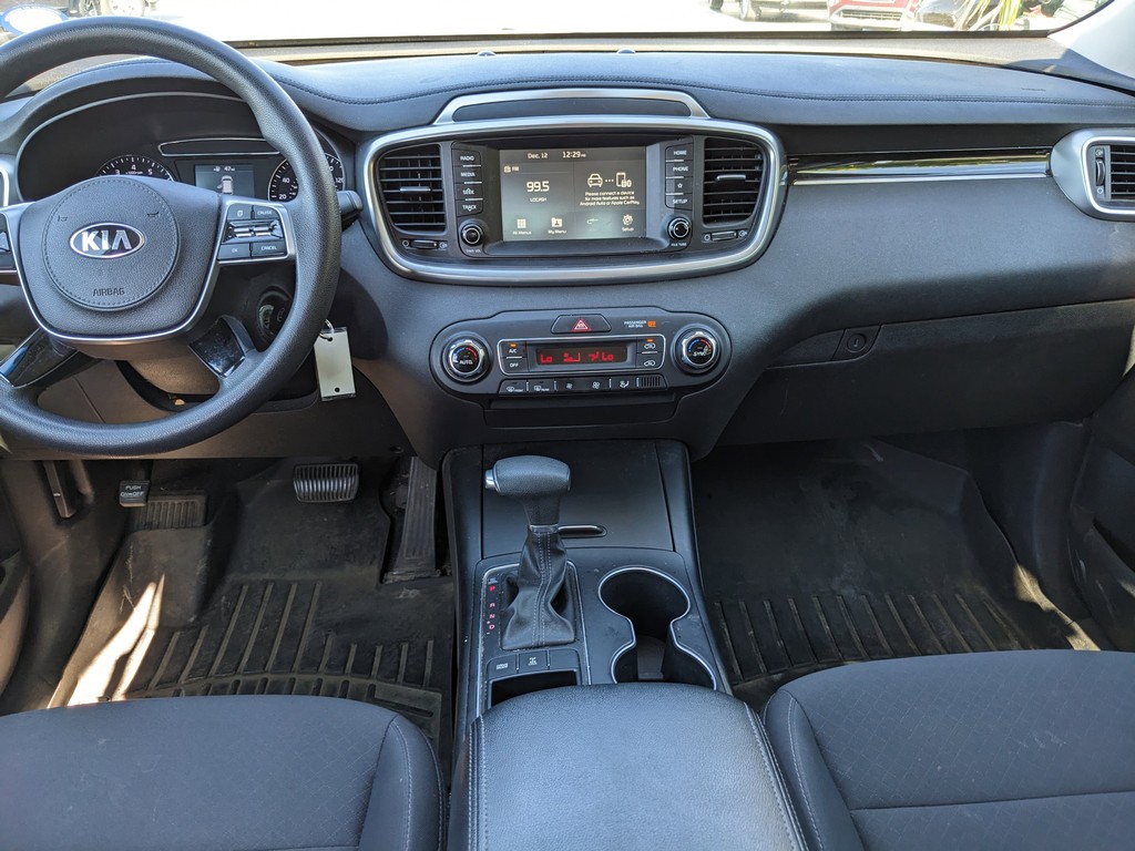 Kia Sorento Vehicle Full-screen Gallery Image 13