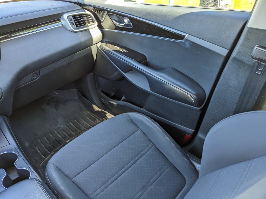 Kia Sorento Vehicle Full-screen Gallery Image 14