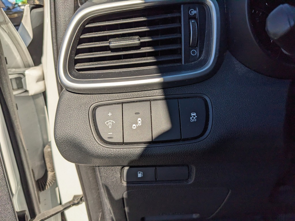 Kia Sorento Vehicle Full-screen Gallery Image 23