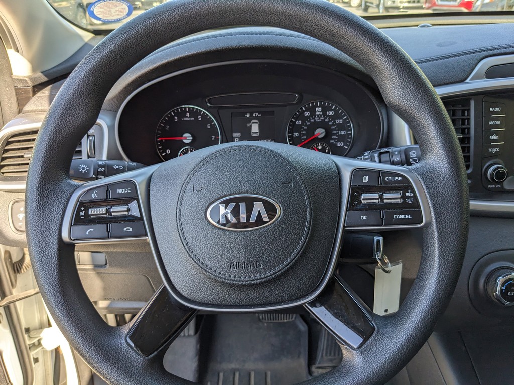 Kia Sorento Vehicle Full-screen Gallery Image 24