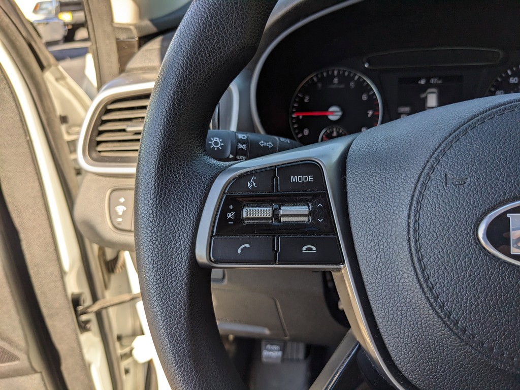 Kia Sorento Vehicle Full-screen Gallery Image 25