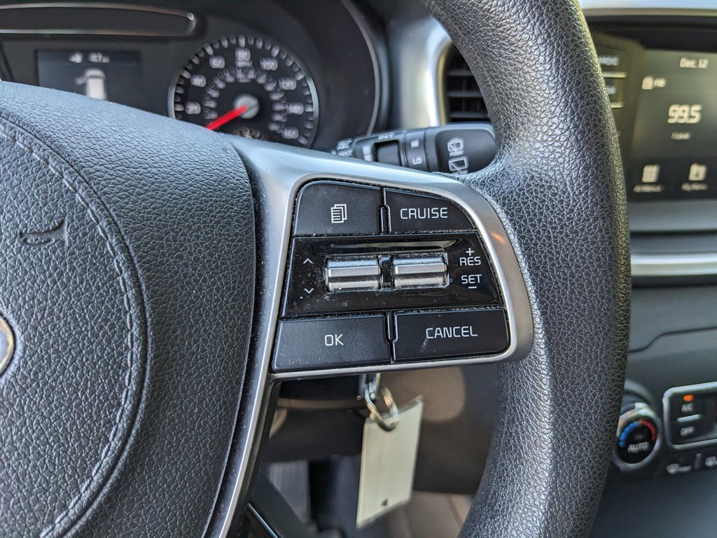 Kia Sorento Vehicle Full-screen Gallery Image 26