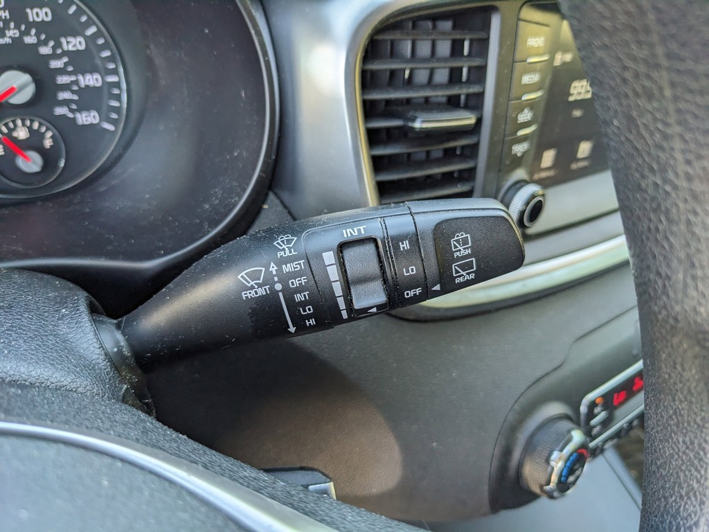 Kia Sorento Vehicle Full-screen Gallery Image 28