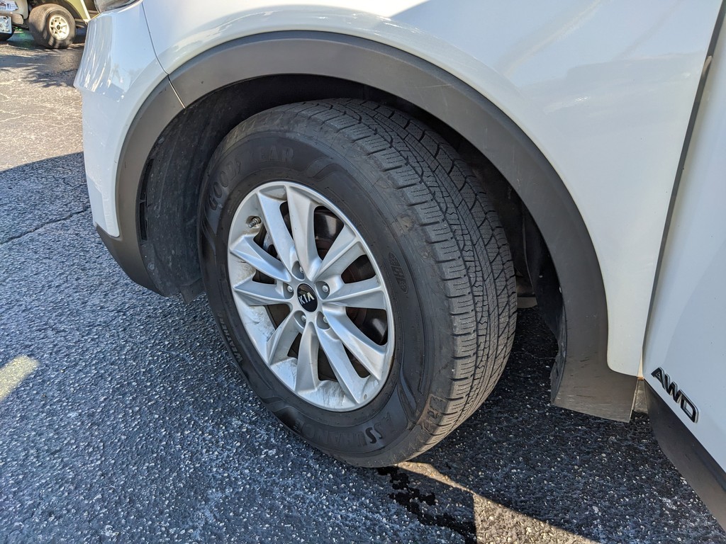 Kia Sorento Vehicle Full-screen Gallery Image 30