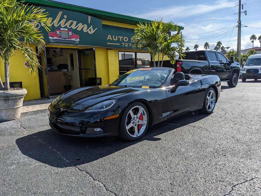 Chevrolet Corvette Vehicle Full-screen Gallery Image 02