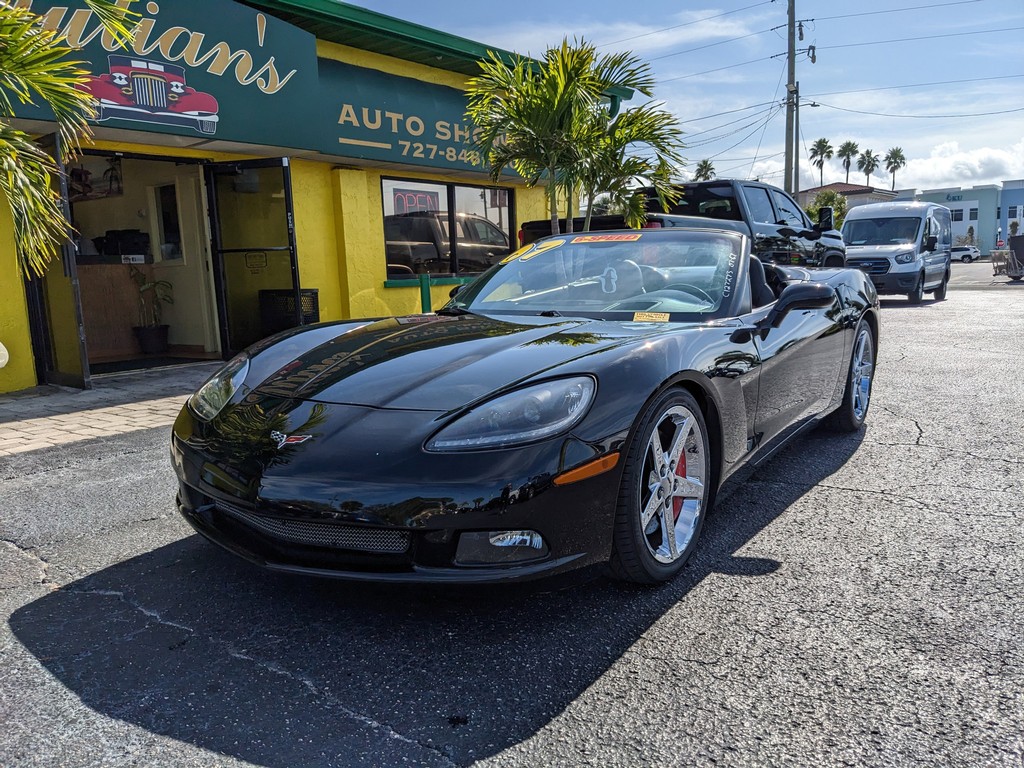 Chevrolet Corvette Vehicle Full-screen Gallery Image 03