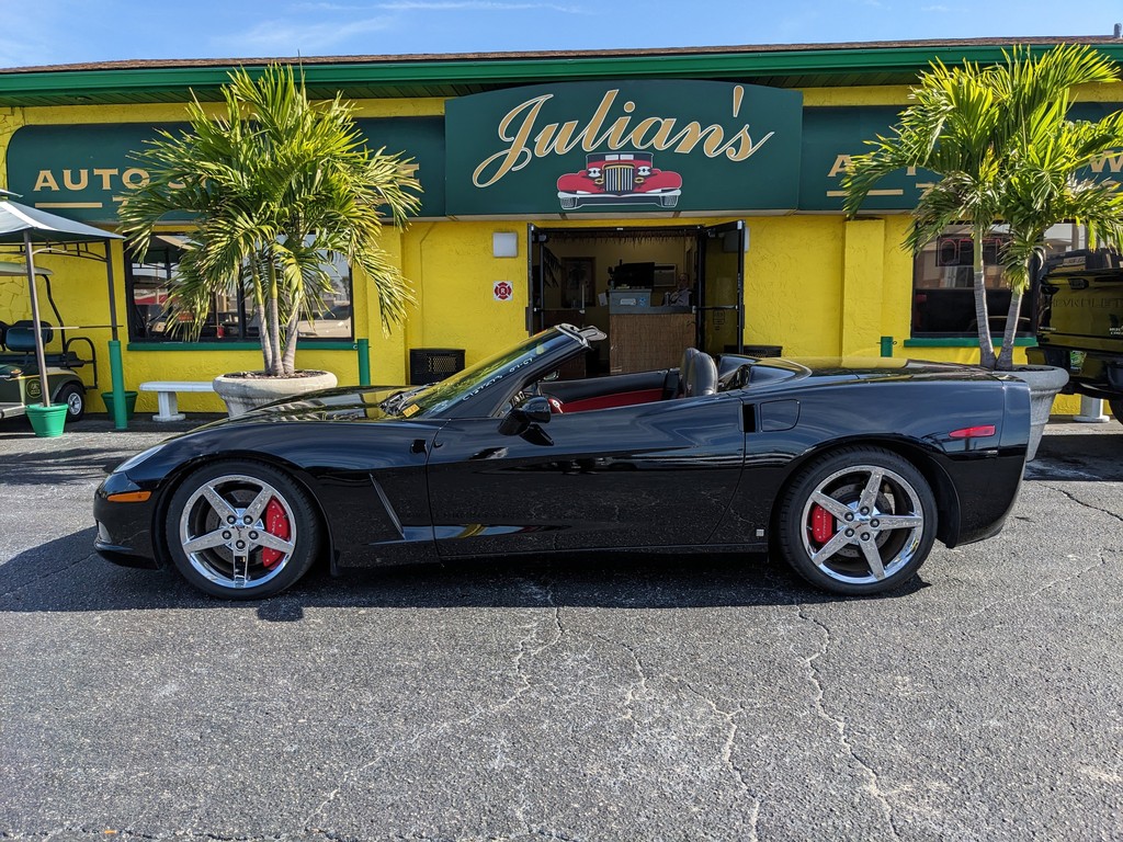 Chevrolet Corvette Vehicle Full-screen Gallery Image 04