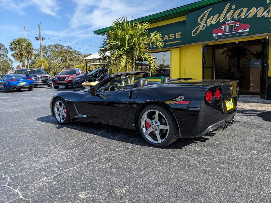 Chevrolet Corvette Vehicle Full-screen Gallery Image 05