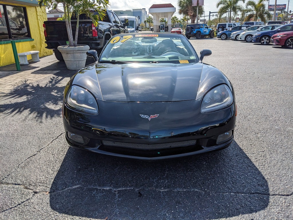 Chevrolet Corvette Vehicle Full-screen Gallery Image 07
