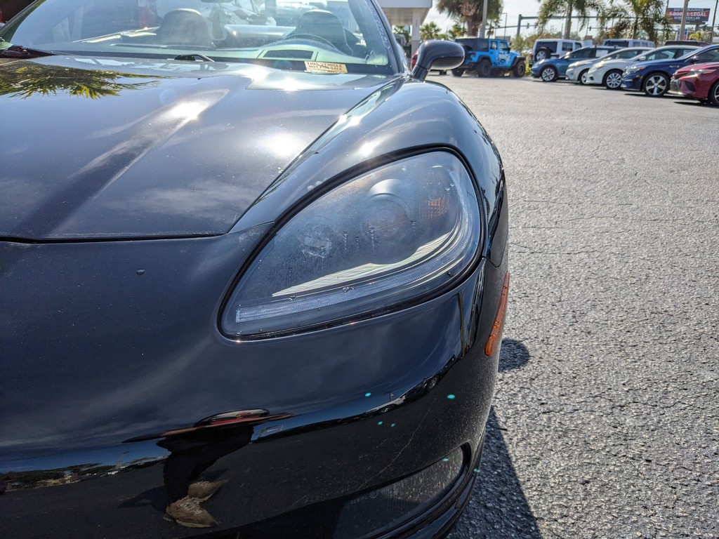 Chevrolet Corvette Vehicle Full-screen Gallery Image 08