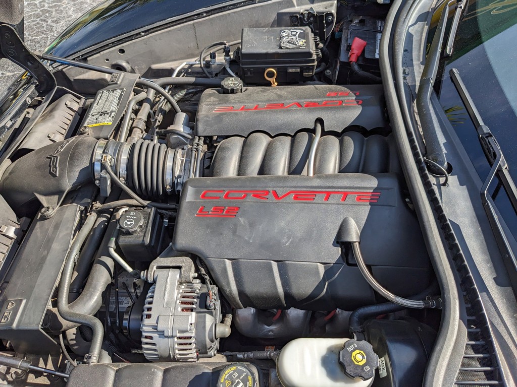 Chevrolet Corvette Vehicle Full-screen Gallery Image 10