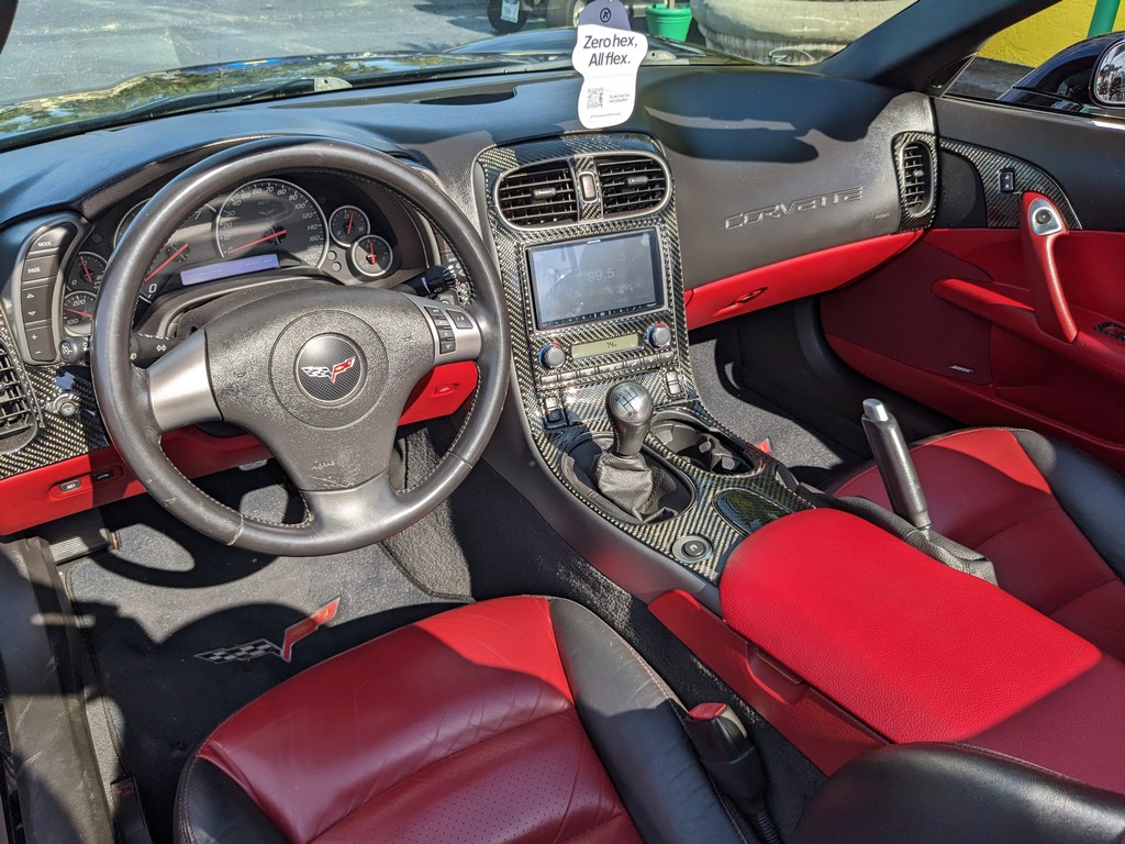 Chevrolet Corvette Vehicle Full-screen Gallery Image 12