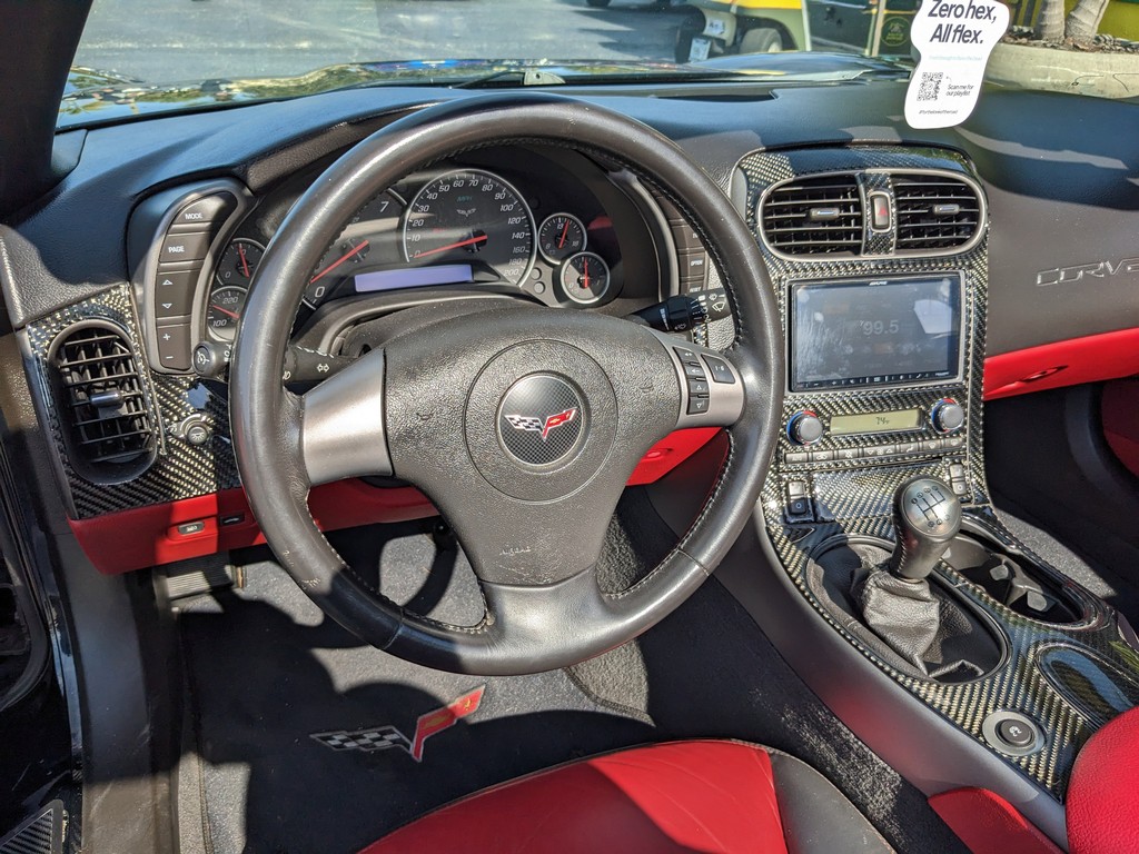 Chevrolet Corvette Vehicle Full-screen Gallery Image 13