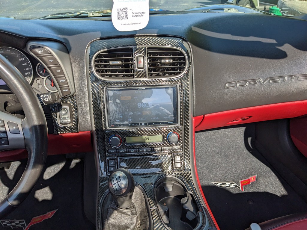 Chevrolet Corvette Vehicle Full-screen Gallery Image 15