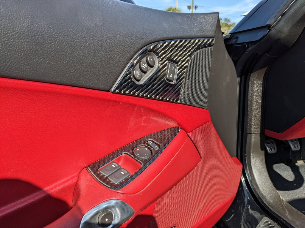 Chevrolet Corvette Vehicle Full-screen Gallery Image 17