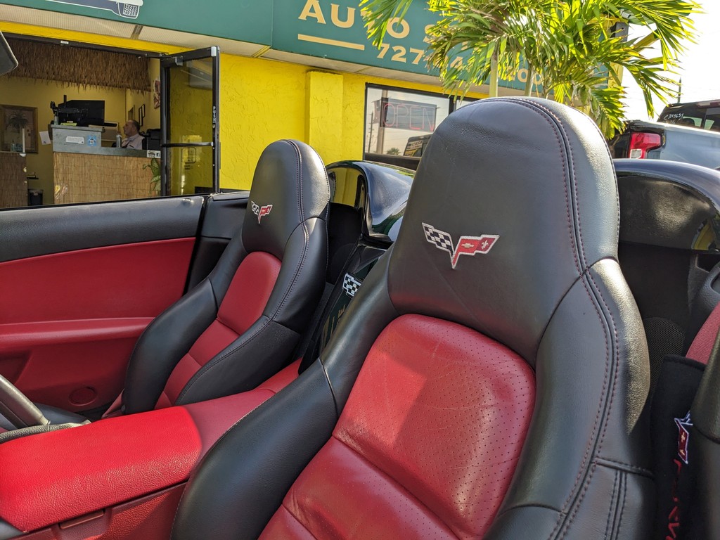 Chevrolet Corvette Vehicle Full-screen Gallery Image 20