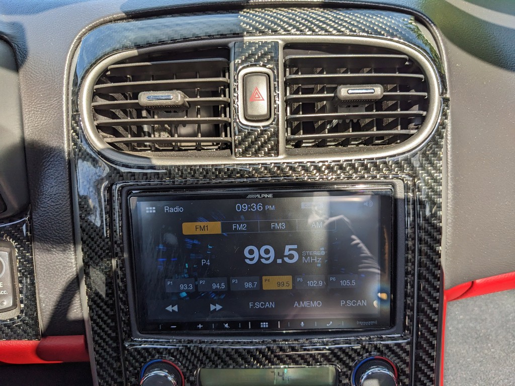 Chevrolet Corvette Vehicle Full-screen Gallery Image 21