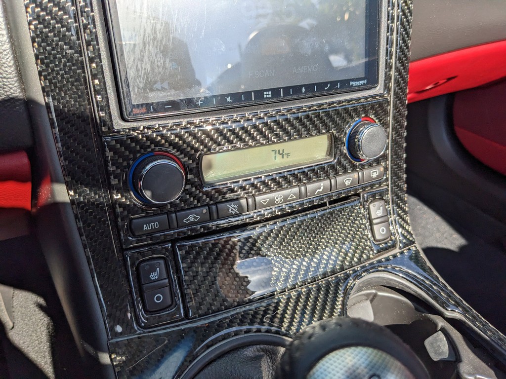 Chevrolet Corvette Vehicle Full-screen Gallery Image 23