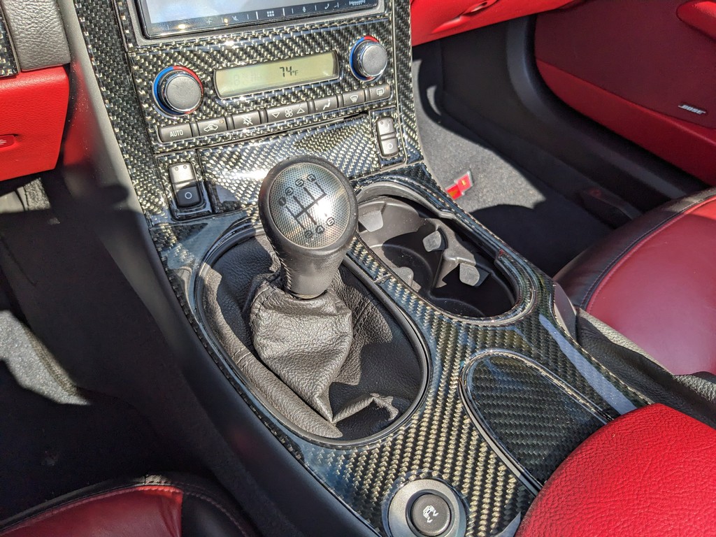 Chevrolet Corvette Vehicle Full-screen Gallery Image 24