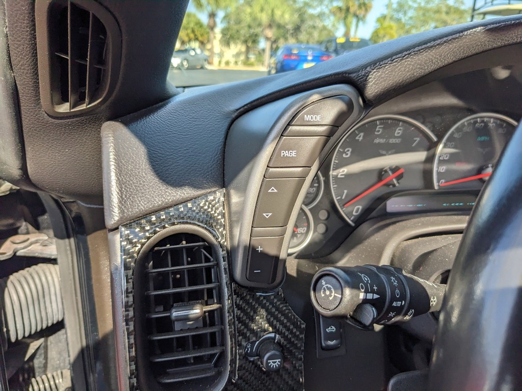 Chevrolet Corvette Vehicle Full-screen Gallery Image 26