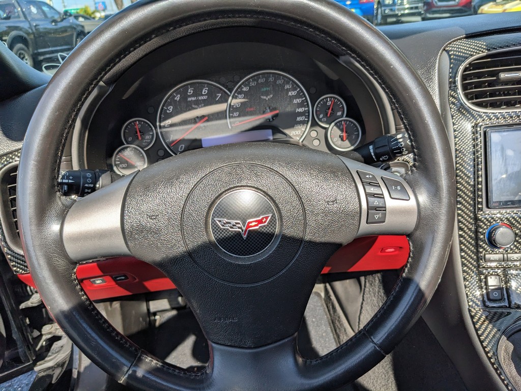 Chevrolet Corvette Vehicle Full-screen Gallery Image 27