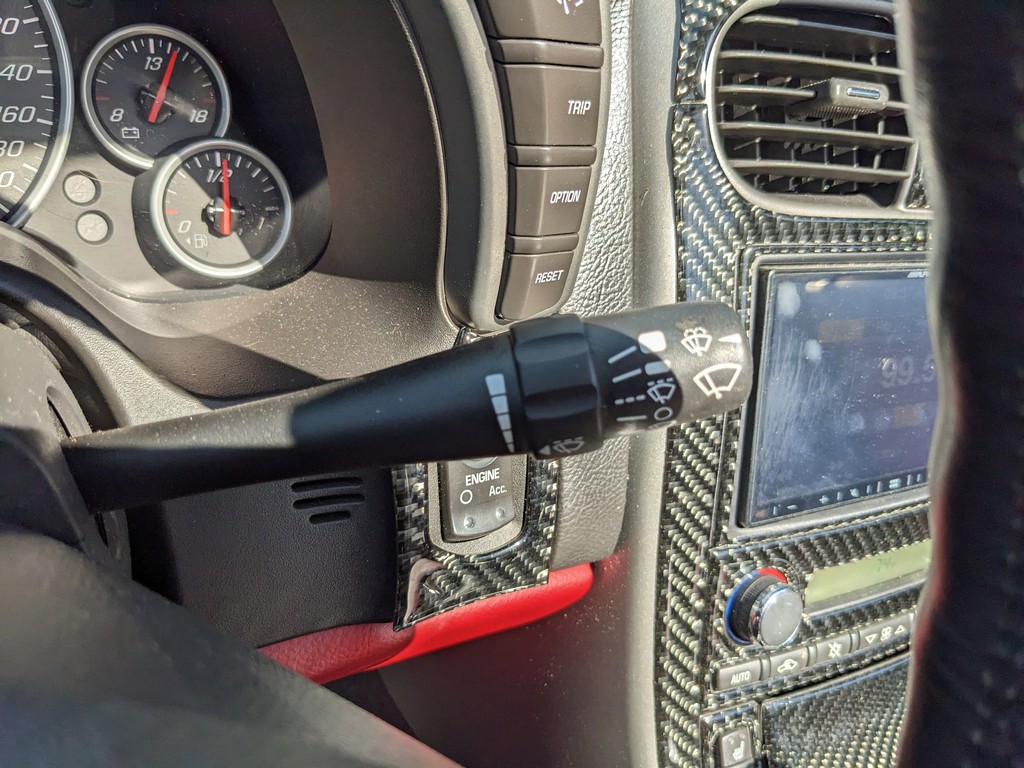 Chevrolet Corvette Vehicle Full-screen Gallery Image 30