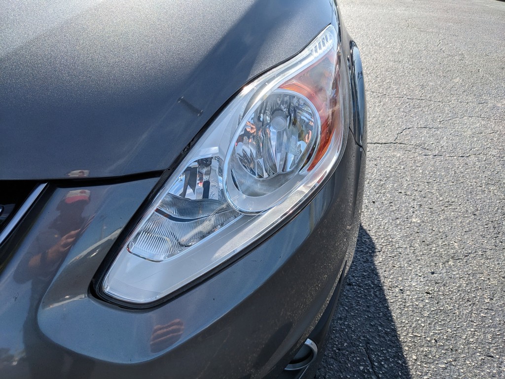 Ford C-Max Hybrid Vehicle Full-screen Gallery Image 07