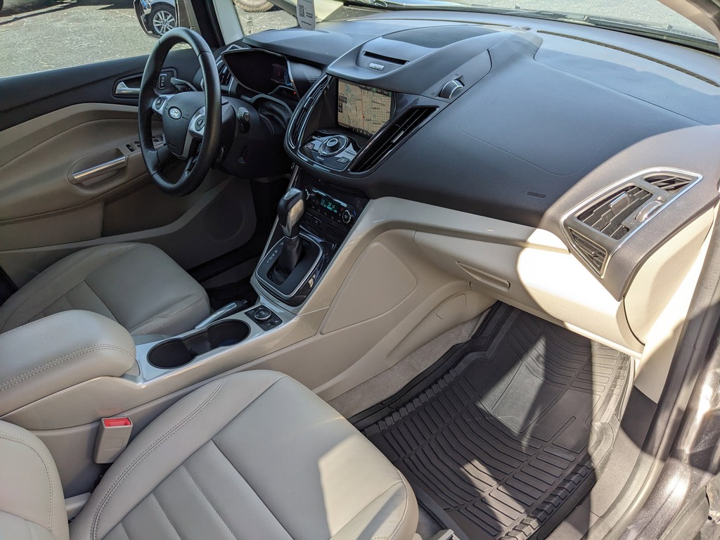 Ford C-Max Hybrid Vehicle Full-screen Gallery Image 13