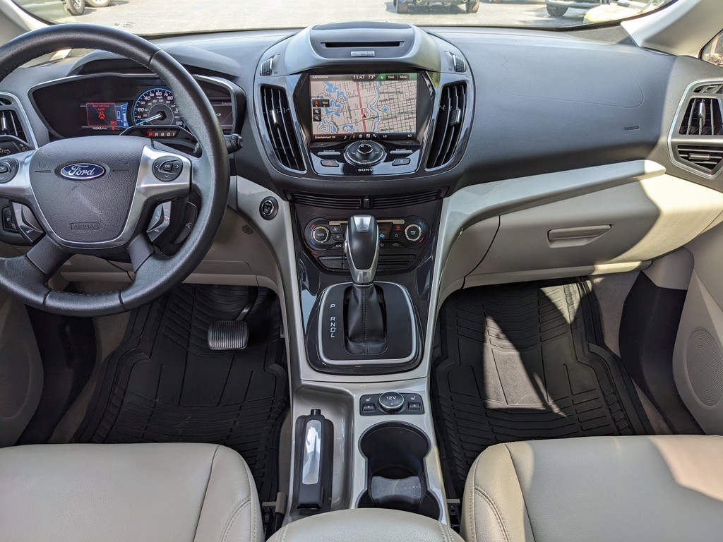 Ford C-Max Hybrid Vehicle Full-screen Gallery Image 16