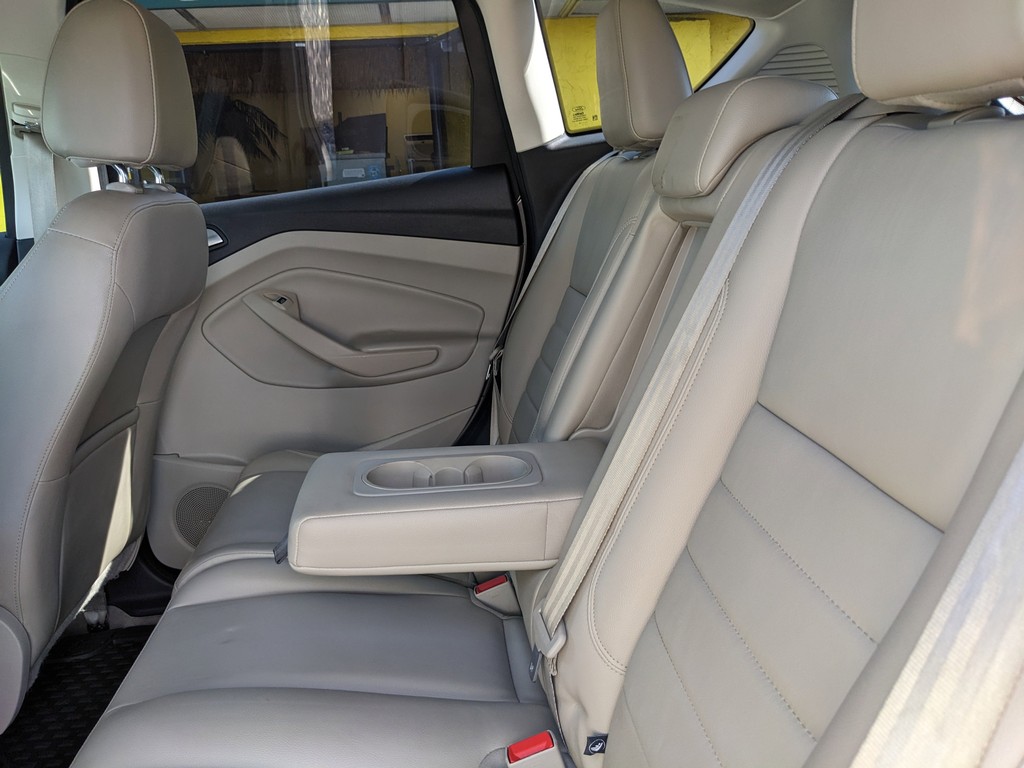 Ford C-Max Hybrid Vehicle Full-screen Gallery Image 18