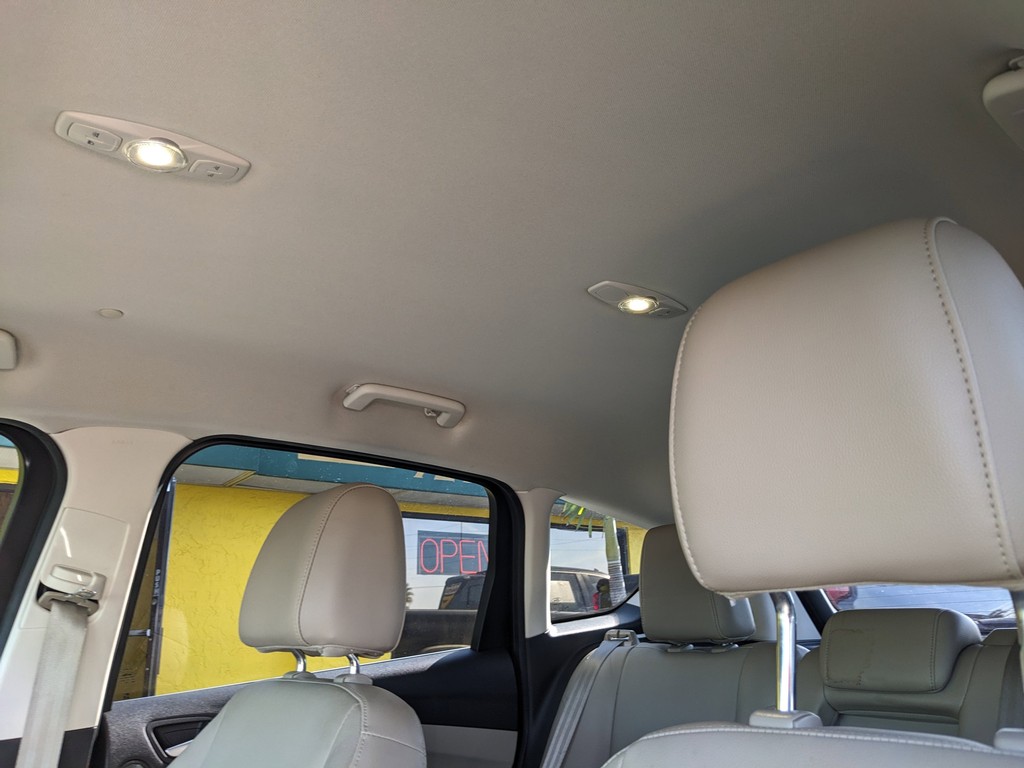 Ford C-Max Hybrid Vehicle Full-screen Gallery Image 21