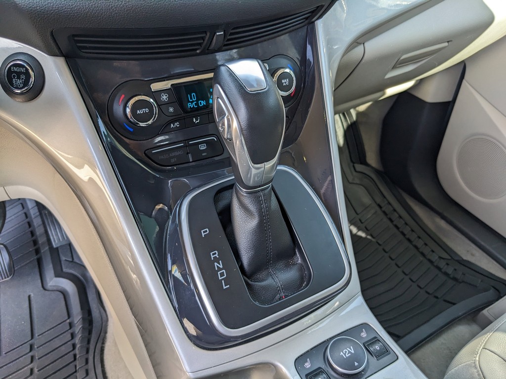 Ford C-Max Hybrid Vehicle Full-screen Gallery Image 24