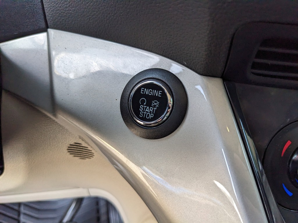 Ford C-Max Hybrid Vehicle Full-screen Gallery Image 26