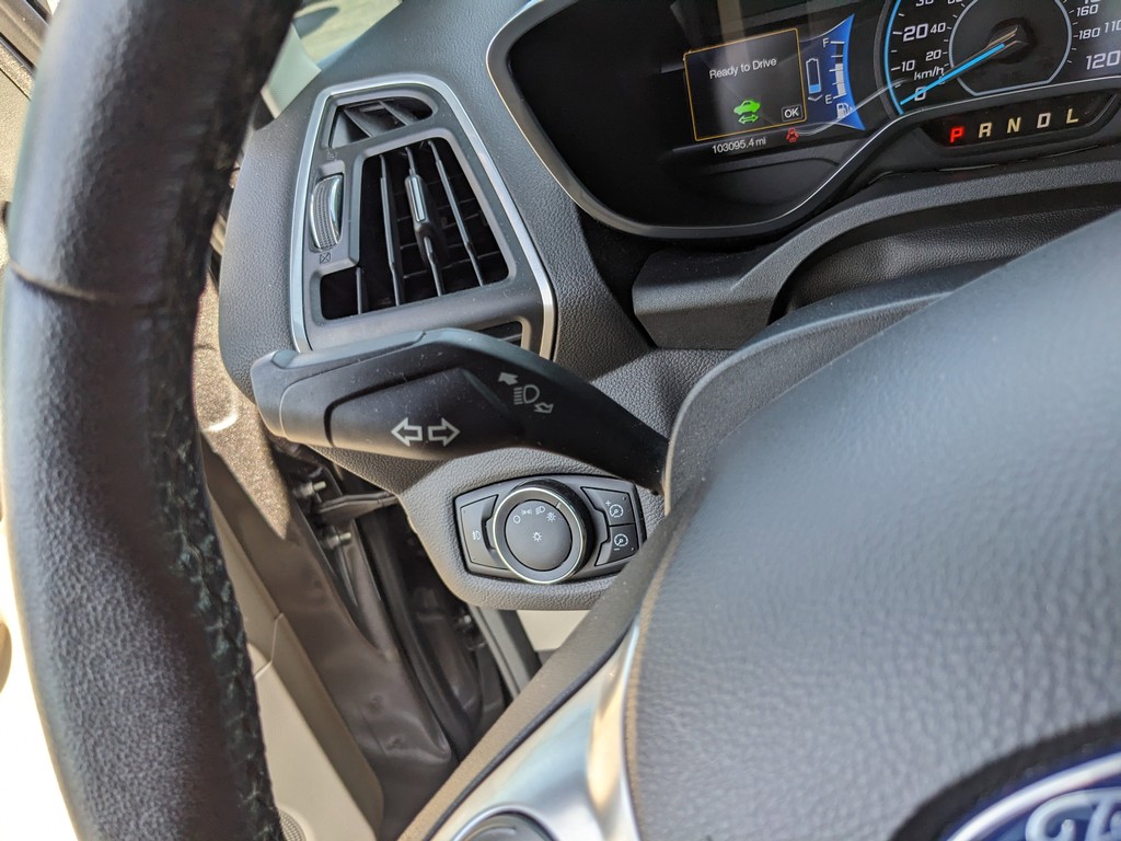 Ford C-Max Hybrid Vehicle Full-screen Gallery Image 31