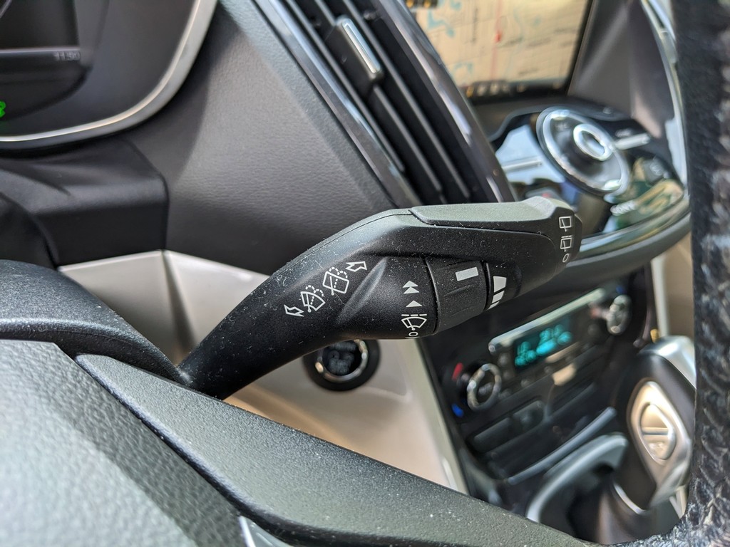 Ford C-Max Hybrid Vehicle Full-screen Gallery Image 32