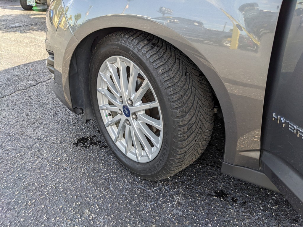 Ford C-Max Hybrid Vehicle Full-screen Gallery Image 34