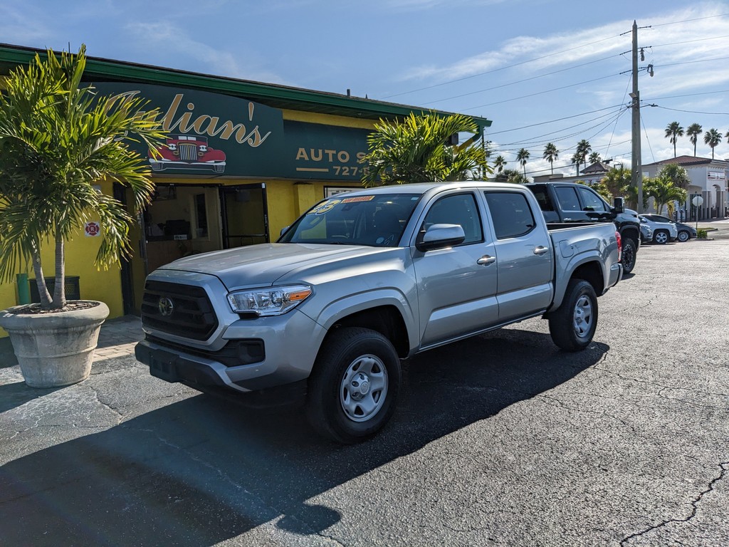 Toyota Tacoma 4WD Vehicle Full-screen Gallery Image 02
