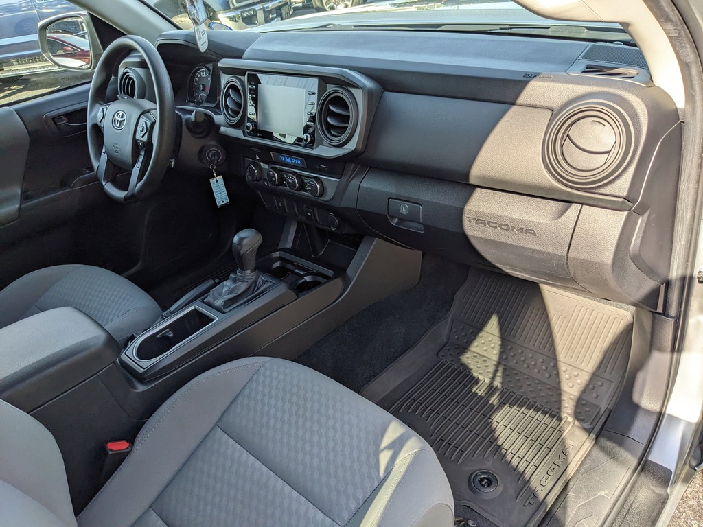 Toyota Tacoma 4WD Vehicle Full-screen Gallery Image 11