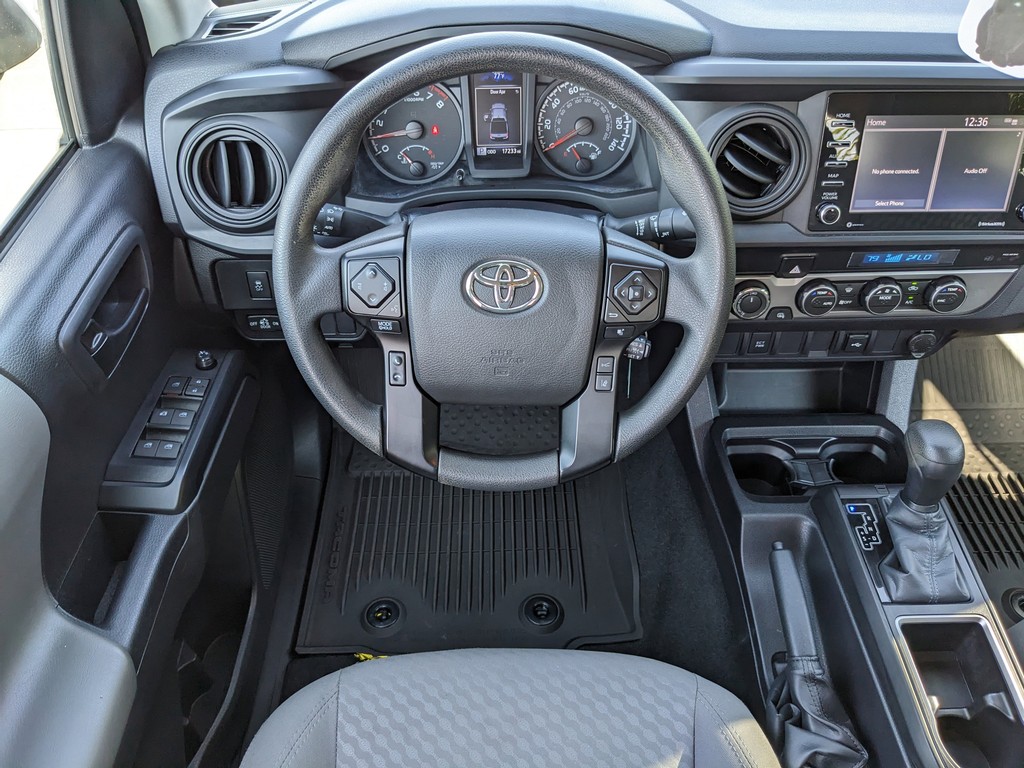 Toyota Tacoma 4WD Vehicle Full-screen Gallery Image 13