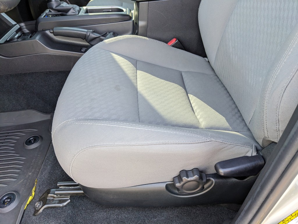 Toyota Tacoma 4WD Vehicle Full-screen Gallery Image 18