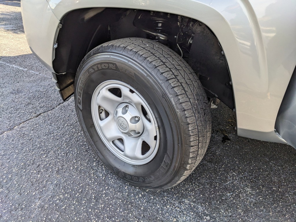 Toyota Tacoma 4WD Vehicle Full-screen Gallery Image 31