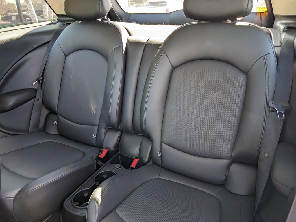 MINI Cooper Paceman Vehicle Full-screen Gallery Image 17